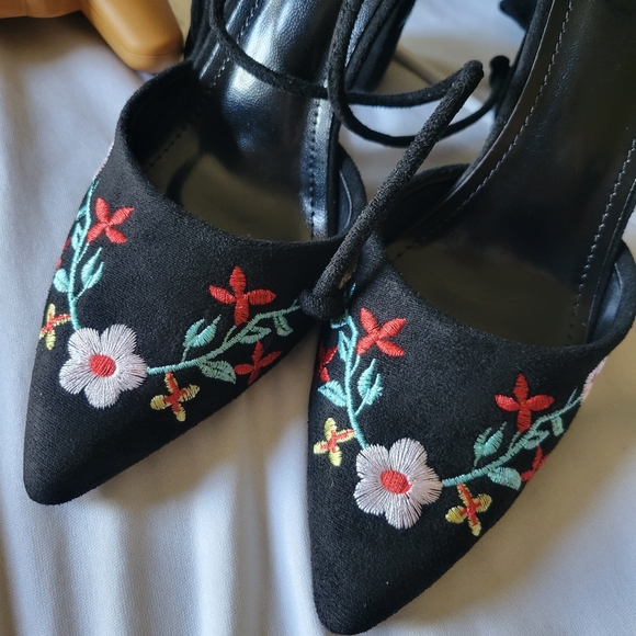 Floral Embroideree Heels - Picture 6 of 7